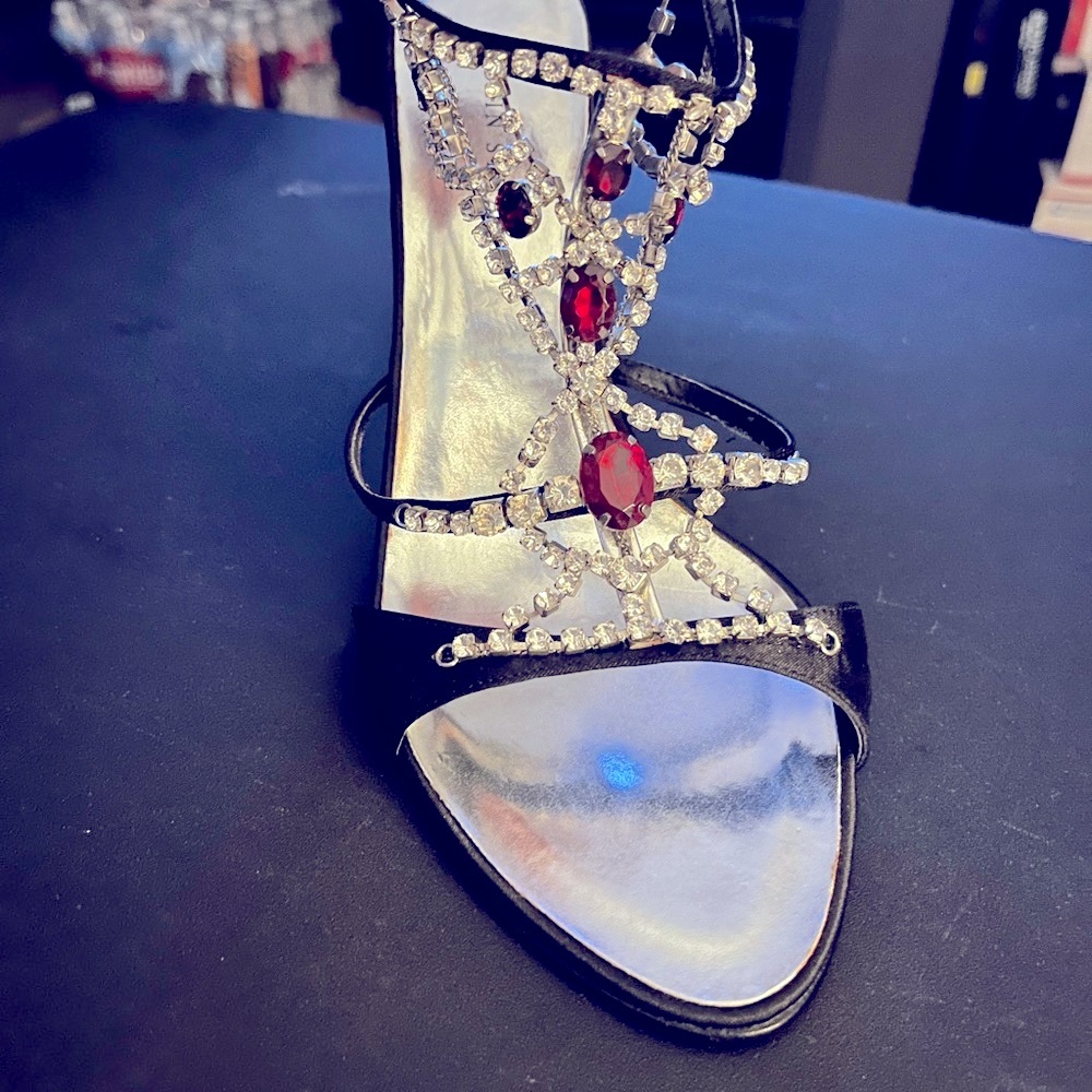 🔥NEW COLIN STUART BLACK HIGH HEELS WITH CRYSTALS. 4in Heels.SIZE 8.5